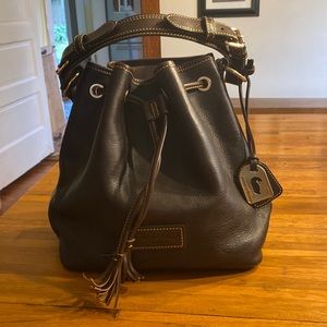 Women’s Dooney Sathel. Super nice, barely used!